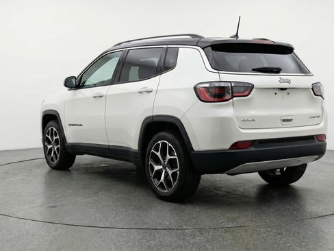 Used 2025 Jeep Compass Limited image 6