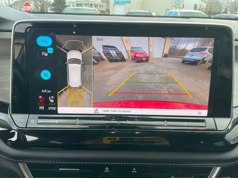 Used 2024 Volkswagen Atlas SEL Premium R-Line image 21