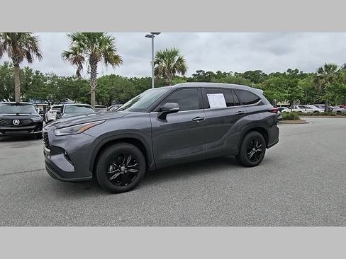 Used 2023 Toyota Highlander XLE FWD image 19