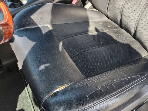 Used 2018 Dodge Grand Caravan SXT w/ Blacktop Package FWD image 12