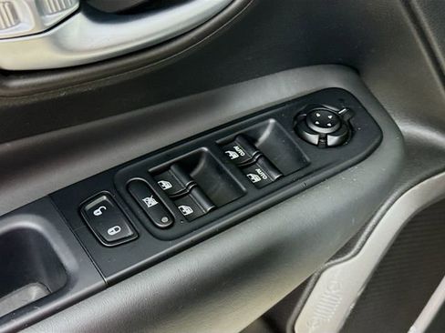 Used 2022 Jeep Renegade Latitude w/ Convenience Group image 18