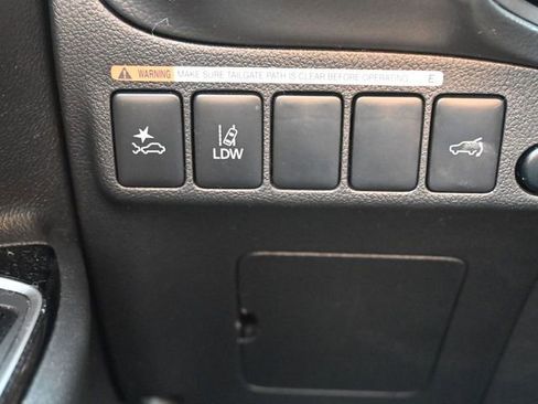 Used 2022 Mitsubishi Outlander 4WD Plug-In Hybrid image 35