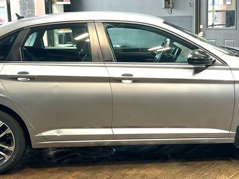 Used 2023 Volkswagen Jetta Sport image 6