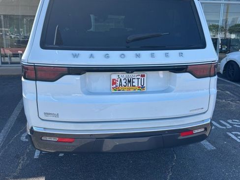 Used 2022 Jeep Wagoneer Series III w/ Premium Group I image 5