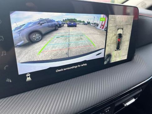 Certified 2025 Nissan Kicks SR FWD image 18