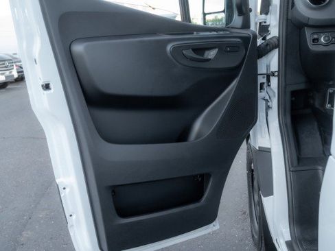 Used 2025 Mercedes-Benz Sprinter 2500 image 14