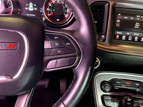 Used 2023 Dodge Challenger SXT RWD image 13
