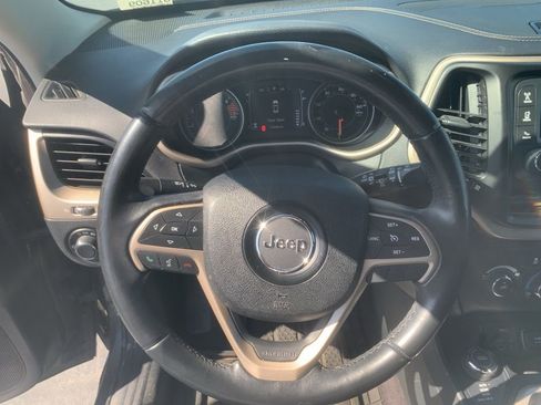 Used 2016 Jeep Cherokee Sport AWD/4WD image 11