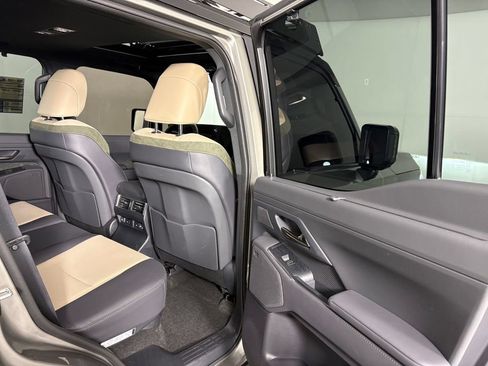 Used 2025 Lexus GX 550 w/ Accessory Package (CT) AWD/4WD image 35