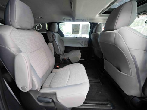 Used 2025 Toyota Sienna LE w/ LE Plus Package AWD/4WD image 25