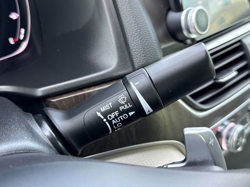 Used 2018 Honda Accord Touring image 17