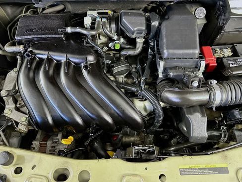 Used 2015 Nissan Versa SV image 9