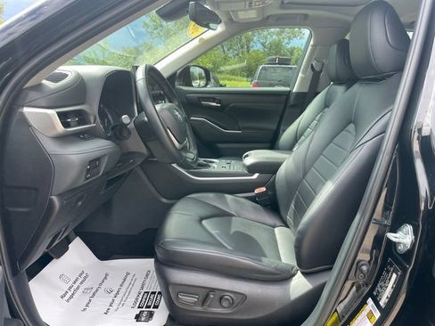 Used 2023 Toyota Highlander XLE AWD/4WD image 19
