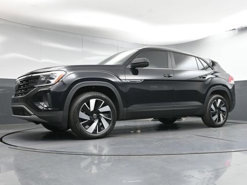 Used 2024 Volkswagen Atlas Cross Sport SE image 21