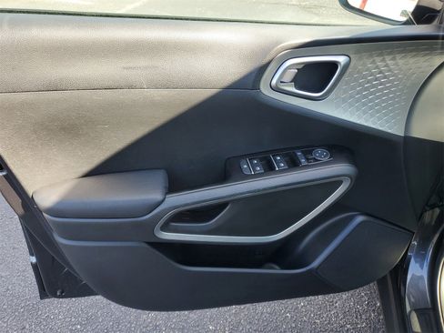 Used 2024 Kia Soul S image 11