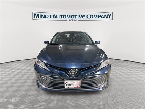 Used 2019 Toyota Camry XLE image 3