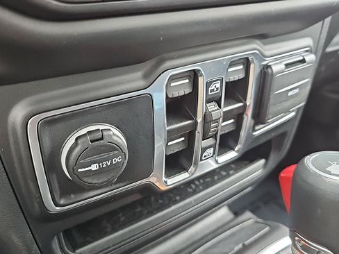 Used 2022 Jeep Wrangler Unlimited Sahara AWD/4WD image 20