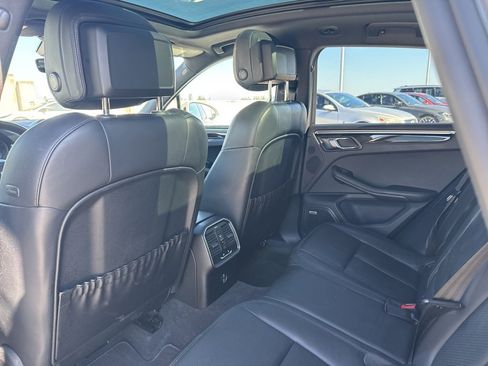 Used 2022 Porsche Macan S image 20