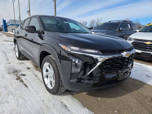 New 2026 Chevrolet Trax LS w/ LS Convenience Package FWD image 1