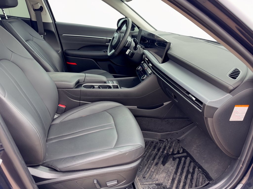 Certified 2025 Hyundai Sonata Limited FWD image 30