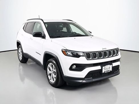 Used 2024 Jeep Compass Latitude AWD/4WD image 1