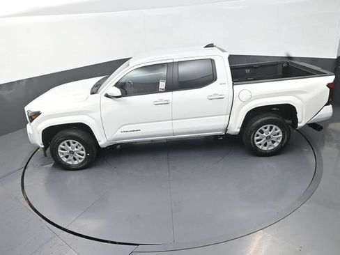 Used 2026 Toyota Tacoma SR5 AWD/4WD image 25