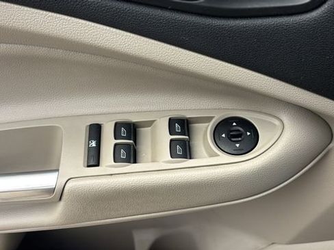 Used 2017 Ford Escape SE image 10