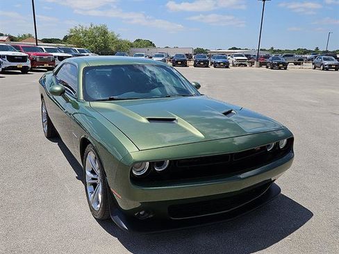 Used 2022 Dodge Challenger R/T RWD image 7