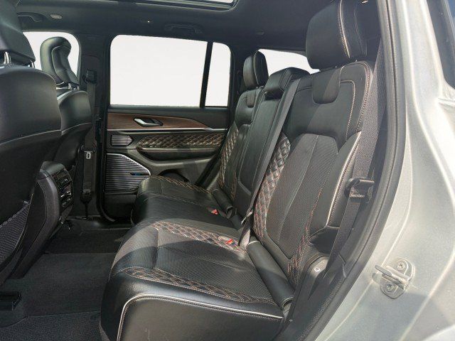 Used 2022 Jeep Grand Cherokee Summit AWD/4WD image 13