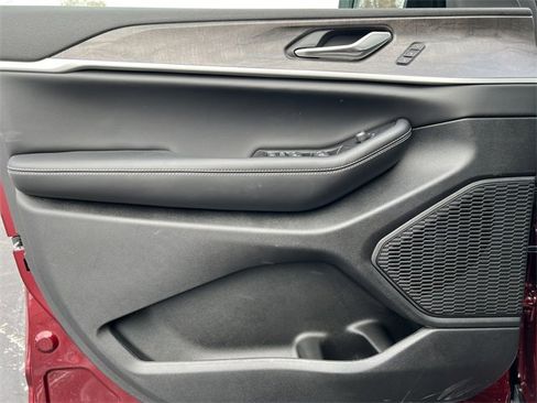 New 2025 Jeep Grand Cherokee Limited w/ Trailer Tow Package image 12