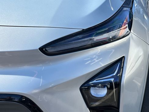 Used 2022 Chevrolet Bolt EUV LT w/ Comfort Package image 49