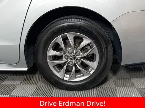 Certified 2021 Toyota Sienna XLE FWD image 4