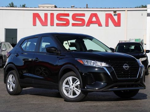 Certified 2025 Nissan Kicks Play S image 1