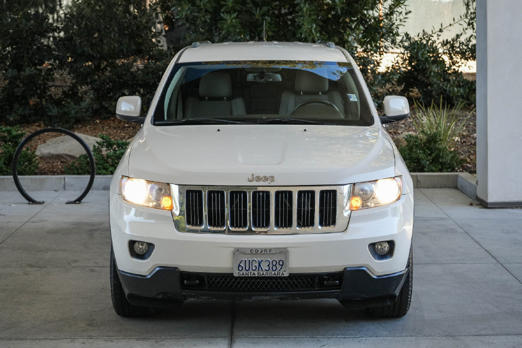 Used 2012 Jeep Grand Cherokee Laredo w/ Laredo E Group AWD/4WD image 2