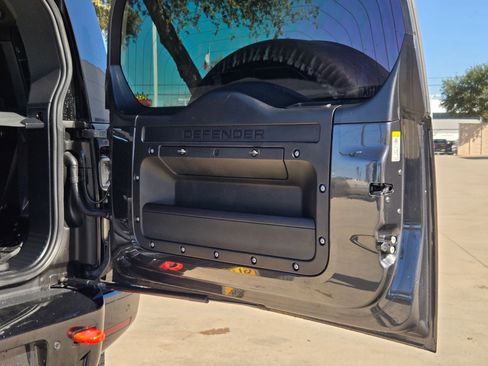 Used 2024 Land Rover Defender 110 X image 27