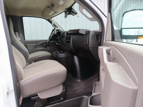 Used 2025 Chevrolet Express 3500 LT image 19