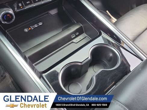 Used 2025 Chevrolet Suburban Z71 AWD/4WD image 26