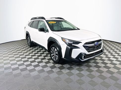 Used 2025 Subaru Outback Premium w/ Popular Package #1A image 2