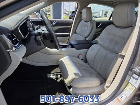 Used 2020 Lincoln Continental w/ Premium Package FWD image 9