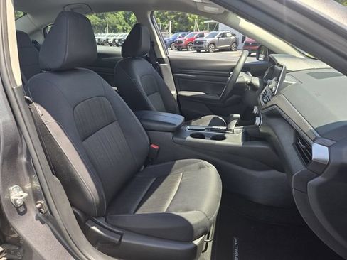Used 2025 Nissan Altima 2.5 SV FWD image 16
