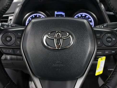 Used 2021 Toyota Camry SE FWD image 12
