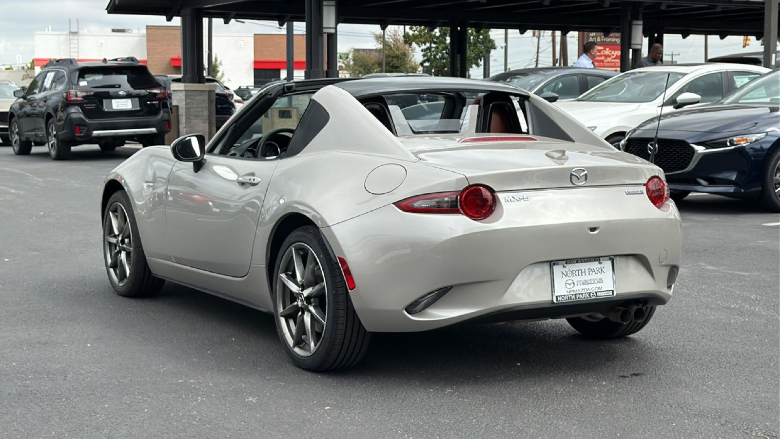 Used 2023 MAZDA MX-5 Miata Grand Touring RWD image 12
