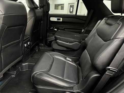 Used 2022 Ford Explorer ST w/ ST Street Pack image 25