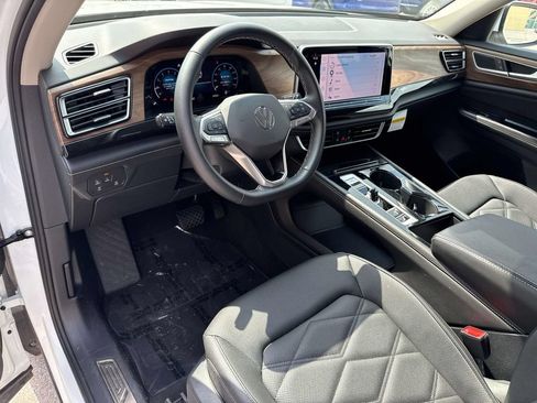 Used 2025 Volkswagen Atlas SE FWD image 19