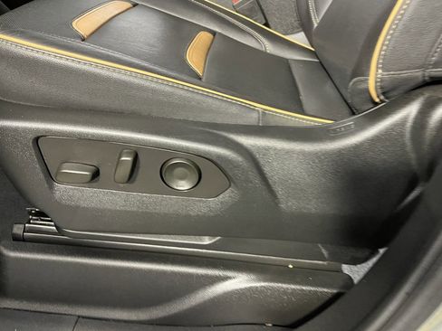 Used 2023 GMC Yukon XL AT4 image 23