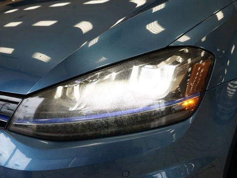 Used 2016 Volkswagen e-Golf SEL Premium image 24