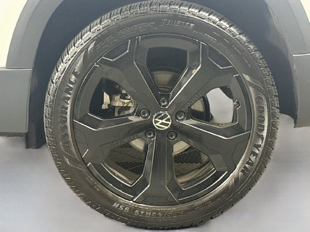 Certified 2025 Volkswagen Taos SE AWD/4WD image 29