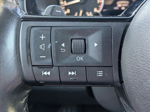 Used 2022 Nissan Pathfinder SV image 11