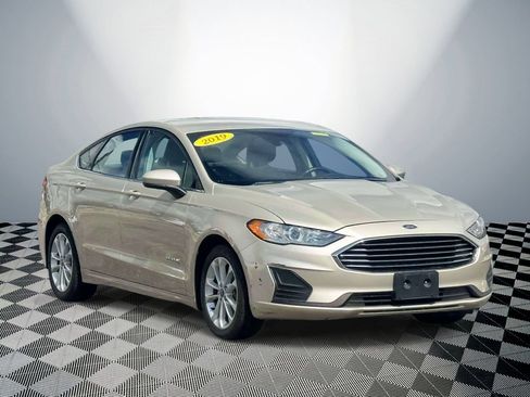 Used 2019 Ford Fusion SE FWD image 4