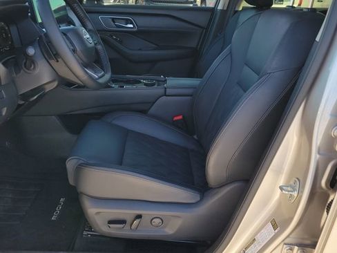 Used 2025 Nissan Rogue Platinum AWD/4WD image 6